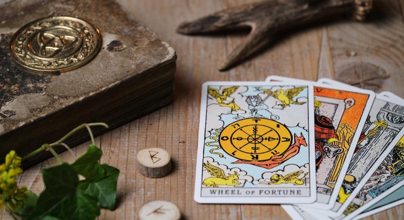 Dagadni vagy apadni fog a pénztárcád? Kivetette a tarot-kártyát a jósnő május 31-ig