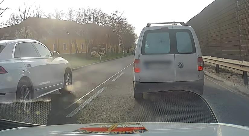 A rendőrök szeme láttára gurult el az audis gyógyszere - videó