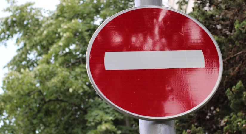 Itt a közlekedési armageddon, Budapest fő ütőerein vannak lezárások – térkép