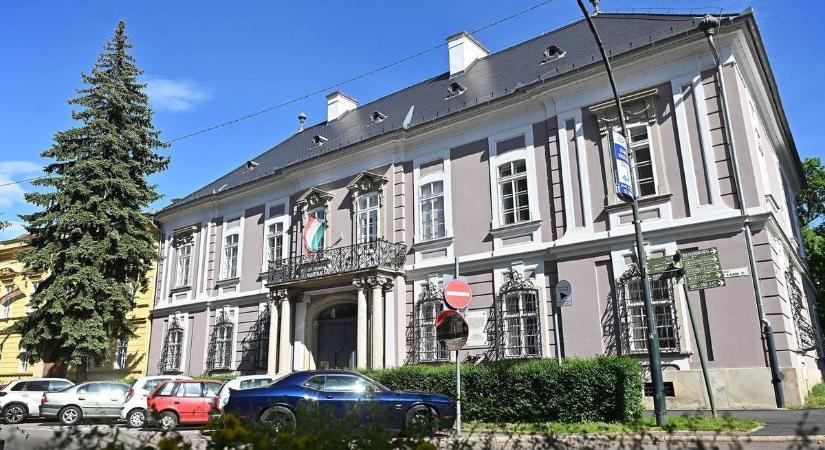 Továbbra is Tőzsér Istvánné vezeti az egri könyvtárat, de többek között Vágner Ákos is tartózkodott