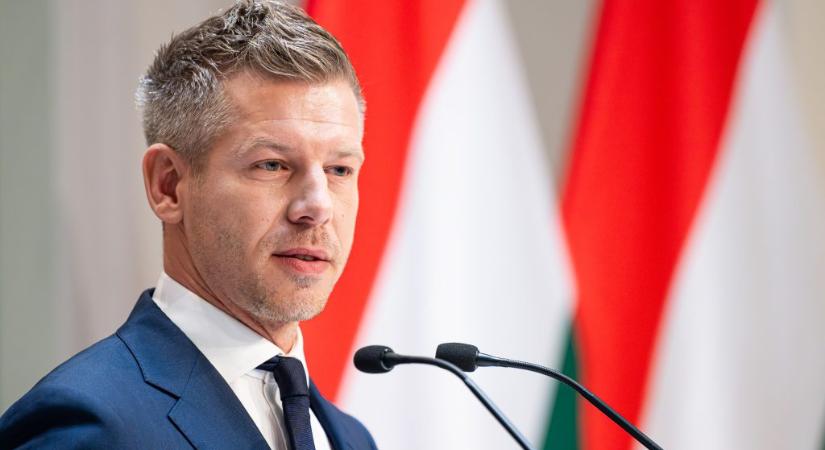 Közel 3 millióval vágná meg a saját fizetését Magyar Péter, így bruttó 5,1 milliót vihet haza havonta