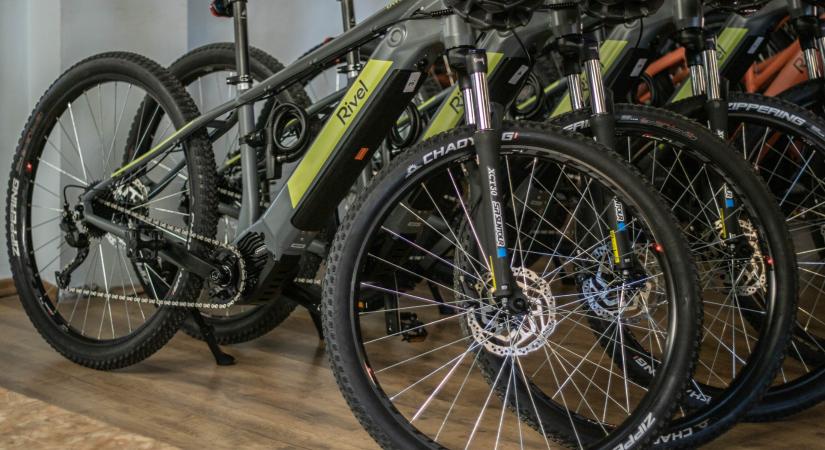 E-bike túrákat és kerékpárkölcsönzést indít az Esztergomi Rögbi Kft.