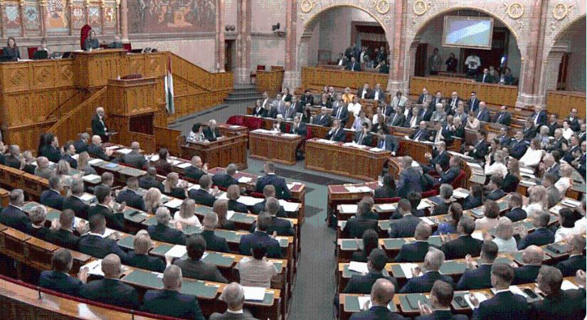 Olcsóbb parlament tégláról téglára
