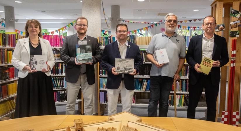 Szakmai látogatás a bibliotékában