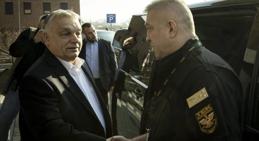 Orbán Viktor úgy látja, a TEK vezetőjének eltávolítása komoly kockázat