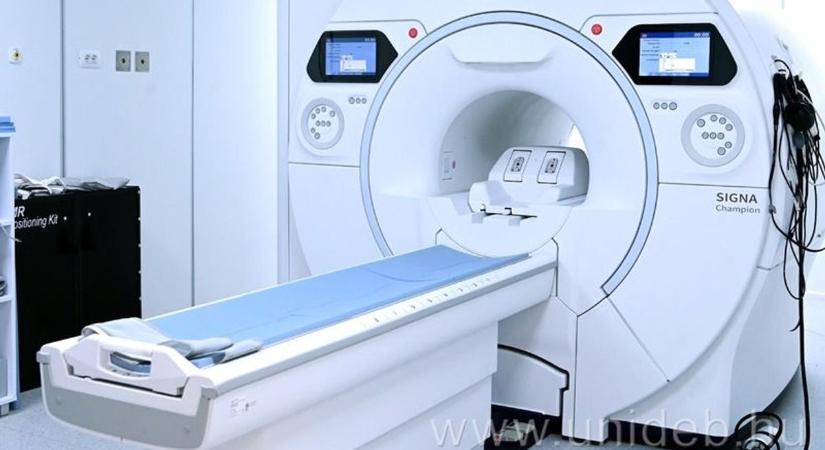Hatékonyabb és gyorsabb lesz az ellátás, új készülékkel gazdagodott a Debreceni Egyetem Klinikai Központja
