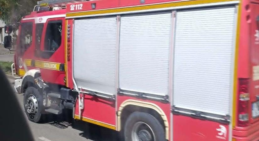 Megvan az oka miért lepték el helyszínelő rendőrök a szolnoki Ady Endre utat