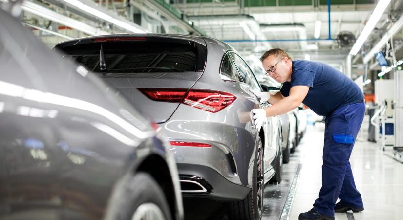 Hatalmasat esett a kecskeméti Mercedes-gyár bevétele, mégis több lett a nyeresége