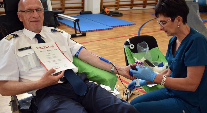 Több mint kétszáz rendőr adott vért májusban Békésben