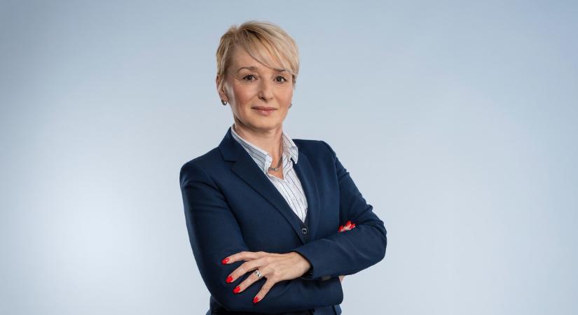 Kapja az ívet Czunyiné Bertalan Judit, hogy a Védvonal vezetője lett
