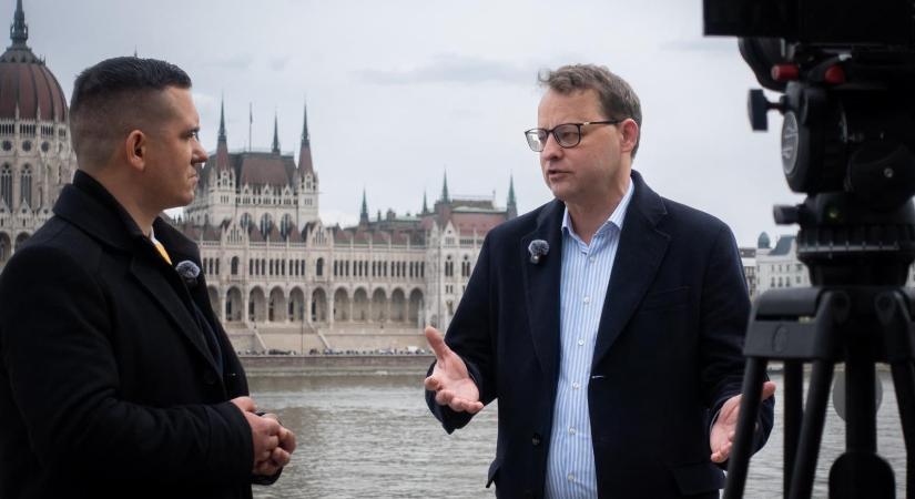 Rátaláltak Marcin Romanowskira, akinek forró lett a lába alatt a talaj az Orbán-kormány bukása után