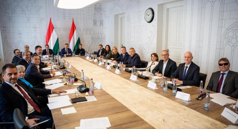 Nem Magyar Péter a legnépszerűbb politikus