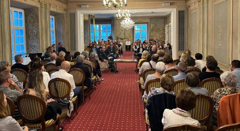 Szereplőváltozás a győri filharmonikusok irodalom-zenei estjén