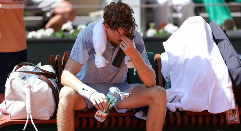 Gigameglepetés a Roland Garroson: a győzelem kapujában állt, mégis kikapott a torna toronymagas favoritja (VIDEÓ)