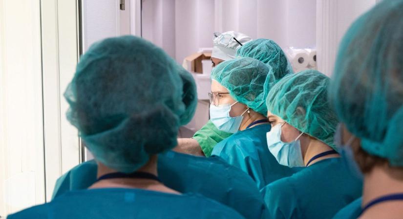 „Sok éve mondom már, ha ez így folytatódik, nem lesz, aki ápoljon” – drámai a helyzet az egészségügyben
