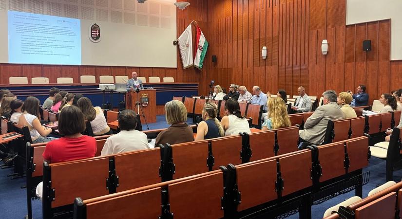 Dübörög az allergiaszezon - Városi pollenhelyzetről tartottak konferenciát Győrben