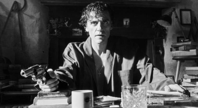 A Dante kezében Oscar Isaac lopja el az Isteni színjátékot, de Pacino, Malkovich, Scorsese is felbukkan – trailer
