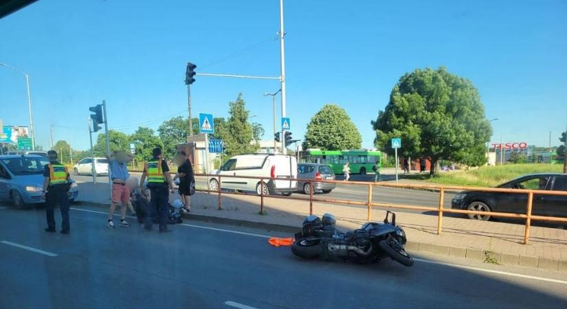 Motoros baleset történt a Budai vámnál, rendőrök a helyszínen