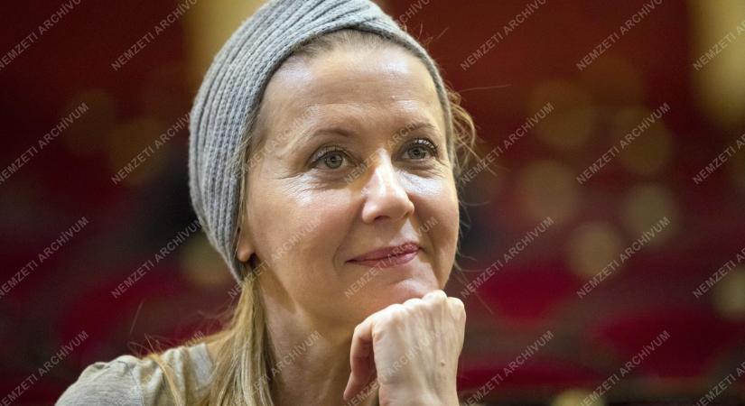 „Ezt a narratívát határozottan vissza kell utasítanunk” – A színházi dolgozók is reagáltak Eszenyi Enikő ügyére