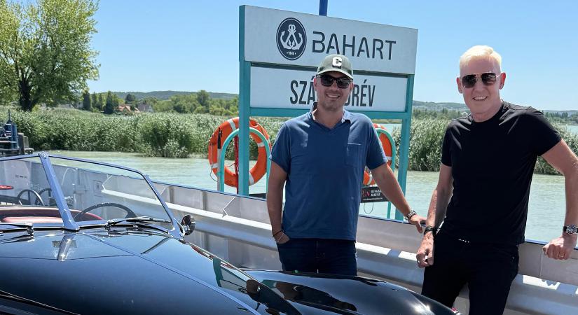 A Scooter frontembere elég laza képet posztólt, a Balatonnál autókázott