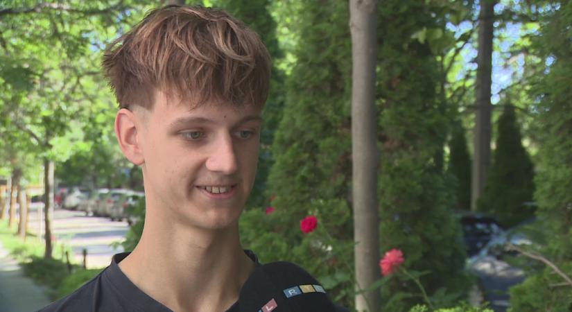 Hőstettet díjaztak: 17 éves fiú mentette meg az elütött kisgyereket Újbudán