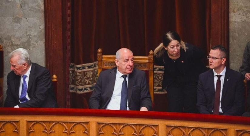 Ez gyors volt: Sulyok Tamás máris aláírta, visszavonják az Orbán-kormány szimbolikus döntését
