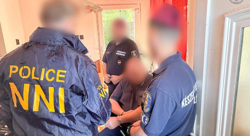 Torkon rúgta, lefejelte, fojtogatta a gyerekeket a nevelő – videón a gyermekvédelmi akció elfogásai