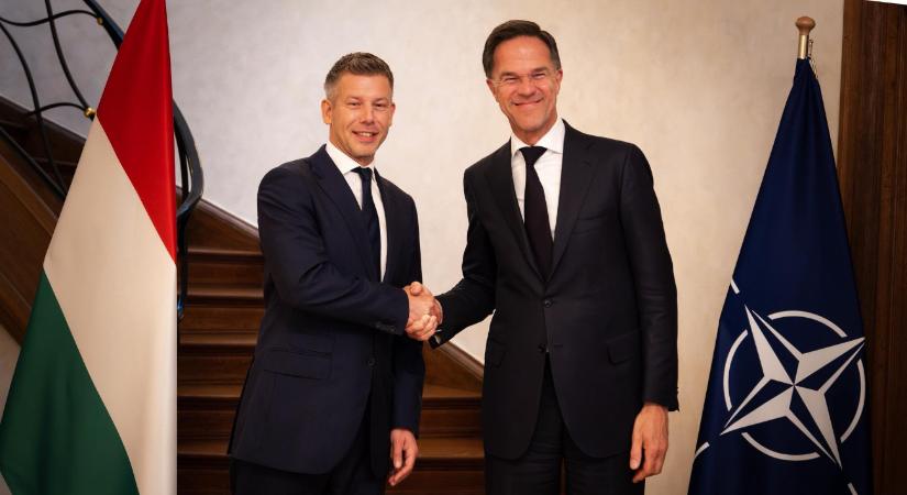 Magyar Péter a NATO-főtitkárnak: nem küldünk fegyvert Ukrajnába