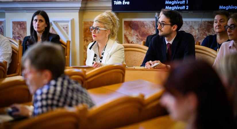 Közgyűlés Sopronban: 37 napirendi pontban döntöttek, terítékre került az azbeszt-ügy is - fotók