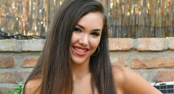 Kóbor János 19 éves lánya, Léna címlapon mutatta meg párját