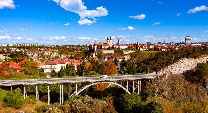 Megelégelték a "halálhíd" gyászos hírnevét, biztonságossá tenné a városvezetés a veszprémi viaduktot