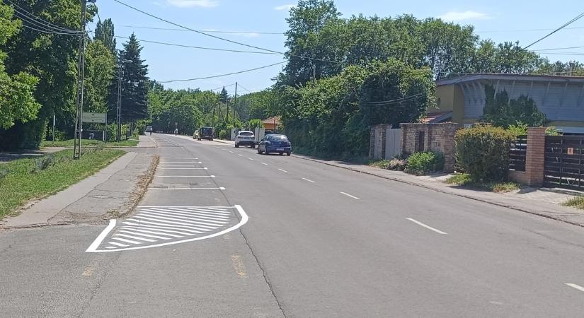Botrány Szentendrén: parkolóhelyeket festettek a nemzetközi kerékpárút helyére