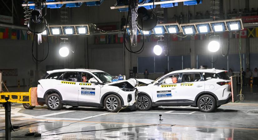 Két irányból egyszerre törték a kínai SUV-ot, ez lett a vége
