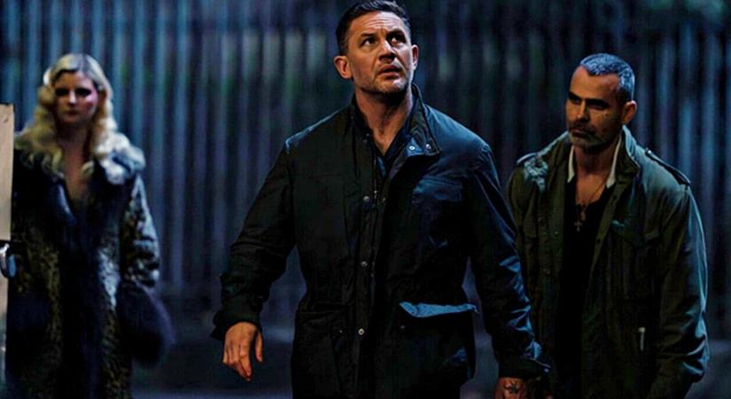 A rajongók fellélegezhetnek: Tom Hardyt mégsem rúgták ki a Gengsztervilágból problémás viselkedése miatt egy bennfentes forrás jelentése szerint