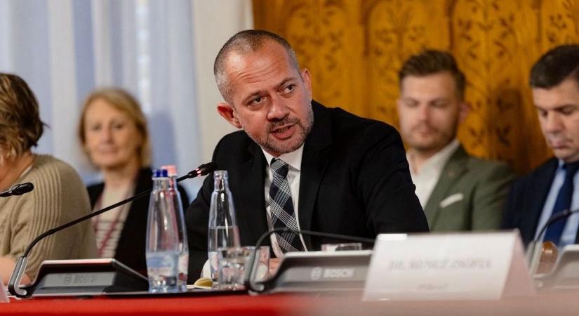 A választójog korlátozására készül a Tisza, sok település járhat pórul