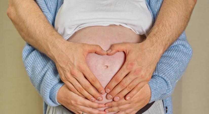 Gólyahír! 44 évesen 6. gyermekét várja a gyönyörű modell - özönlenek a gratulációk