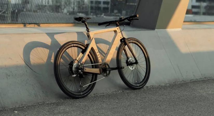 Valódi fából készült ennek az e-bike-nak a váza