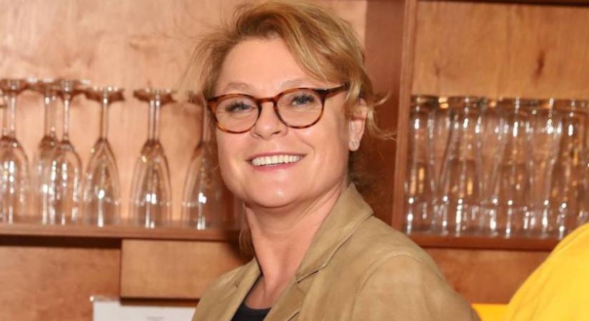 Hegyi Barbara otthona olyan akár a kánaán: virágokban pompázik a kertje