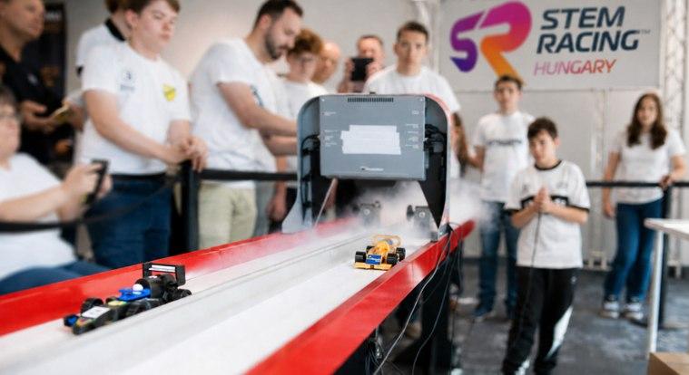 Forma–1-es versenyautót építettek magyar diákok a Hungaroringen, de itt nem csak a sebesség számított