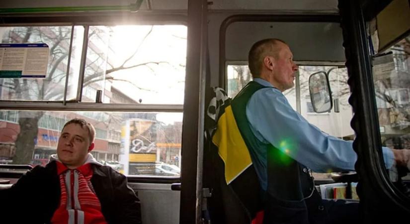 Garázda társasággal szállt szembe a bátor buszsofőr