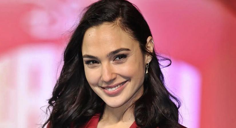 Gal Gadot őrülten szerelmes a férjébe: nem fogod elhinni, milyen átlagos pasiról van szó!