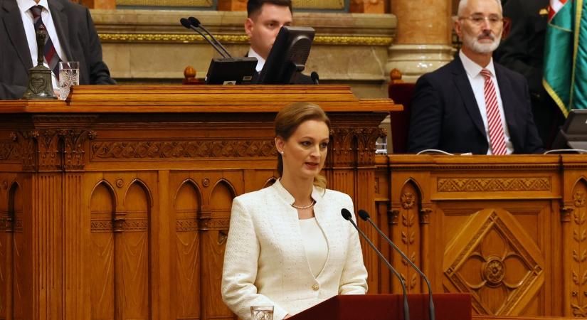 Mi ámuldoztunk. Sírásban tört ki a neves magyar divattervező Forsthoffer Ágnes ruhája láttán