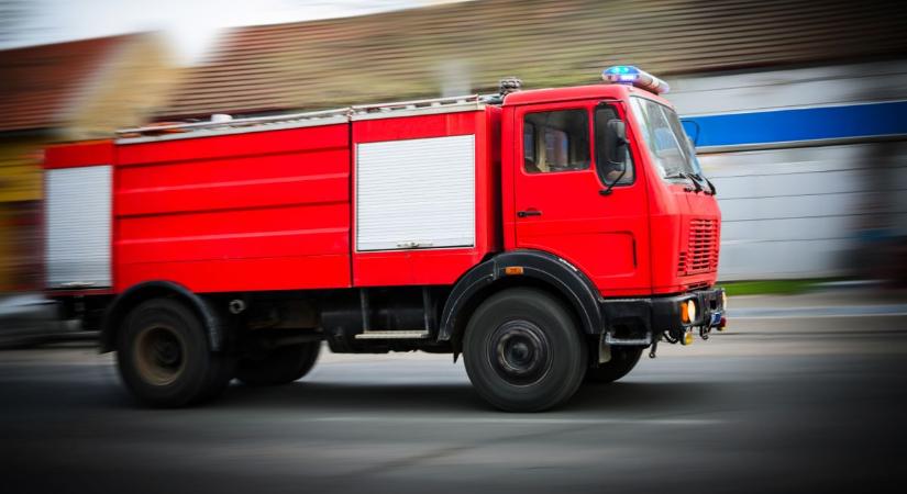 Traktor pótkocsija kapott lángra Nagykőrösnél