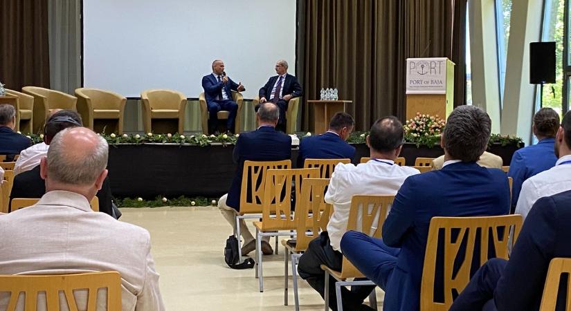 Aszály, vízállás, vetésterület – aktuális kérdésekről tanácskoztak a bajai gabonakonferencián