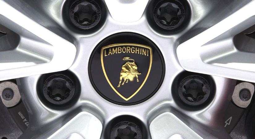 Lamborghini: jól tettük, hogy nem erőltettük az elektromos autót