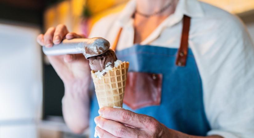 Balhé egy esztergomi fagyizóban: részegek rugdosták és inzultálták az eladót