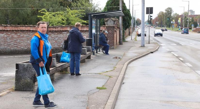 „Kiraboltak, nem jutok haza Manchesterbe” – így húzott le 150 ezerre egy pécsit a buszmegálló réme