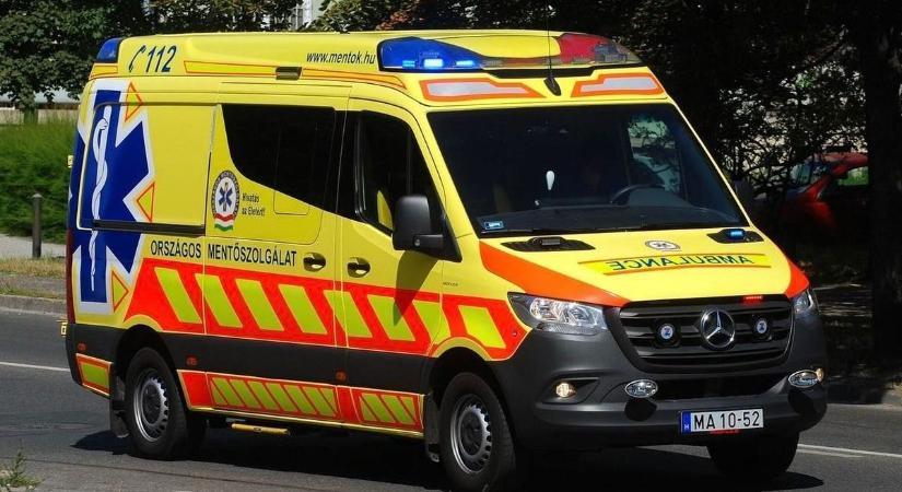 Két autó ütközött Kiskunmajsánál, mentő is érkezett a balesethez