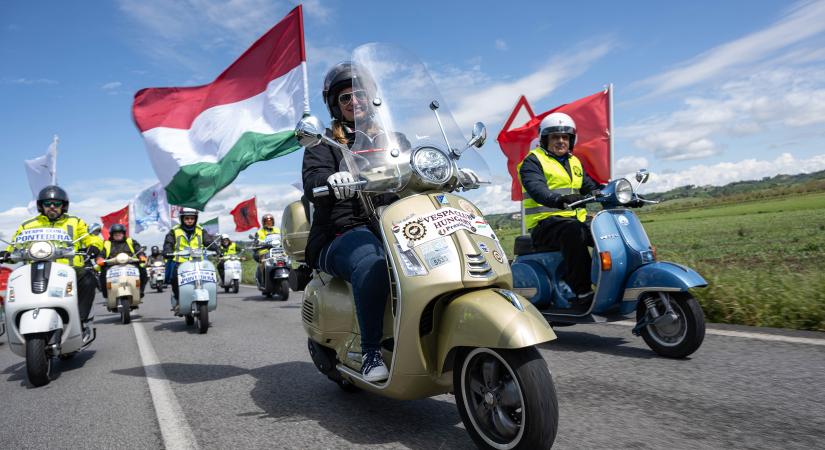 Róma ad otthont a Vespa történetének legnagyobb találkozójának