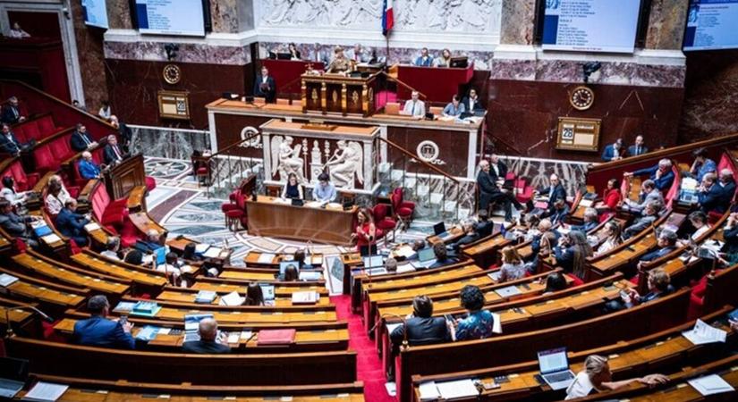 A francia Nemzetgyűlés eltörölte a rabszolgaság feltételeit szabályozó Fekete Törvénykönyvet
